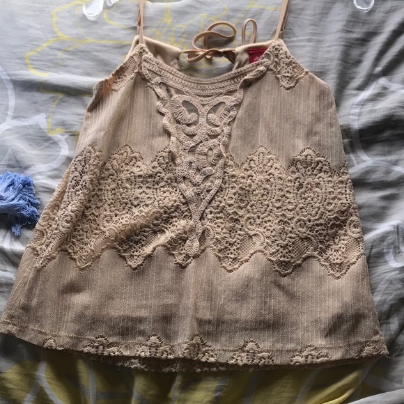 Buckle tank - Picture 2 of 2